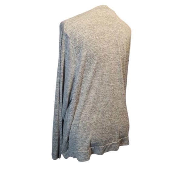 Ava&Viv v neck long sleeve top in gray heathered fabric size 2X (oversized) - Picture 4 of 7